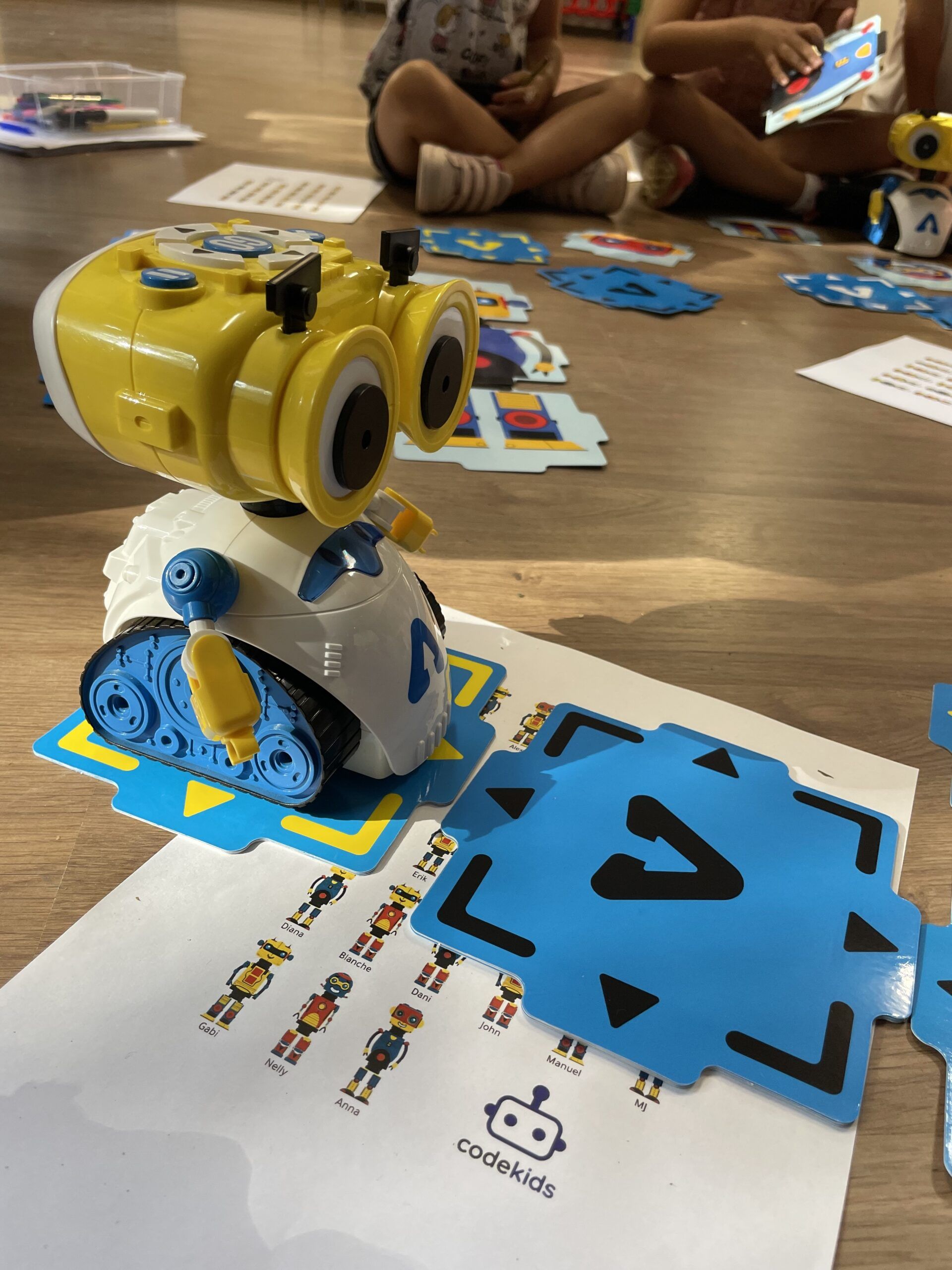 Robot Andy en un taller de programación en CEIP o Ramo